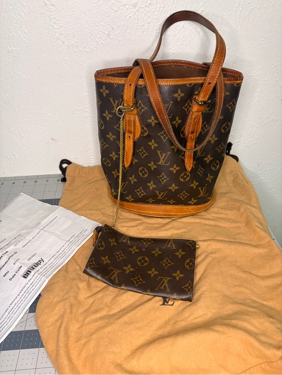 Louis Vuitton Handbags - Louis Vuitton Monogram Bucket Bag with Chain Pouch - Brown/Tan
